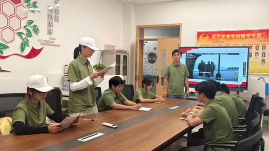 会议室里的人们描述已自动生成