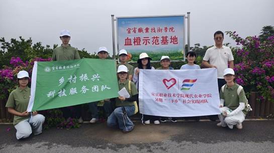 图片包含 人, 标志, 男人, 户外描述已自动生成